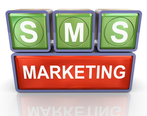 SMS Marketing là một hình thức tiếp thị, quảng cáo qua tin nhắn tới điện thoại di động nhằm hỗ trợ các doanh nghiệp liên lạc và kết nối với khách hàng của mình thông qua các thiết bị di động.